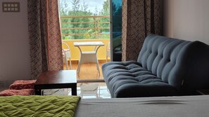 Family Room, Garden View | Laptop workspace, blackout drapes, free WiFi