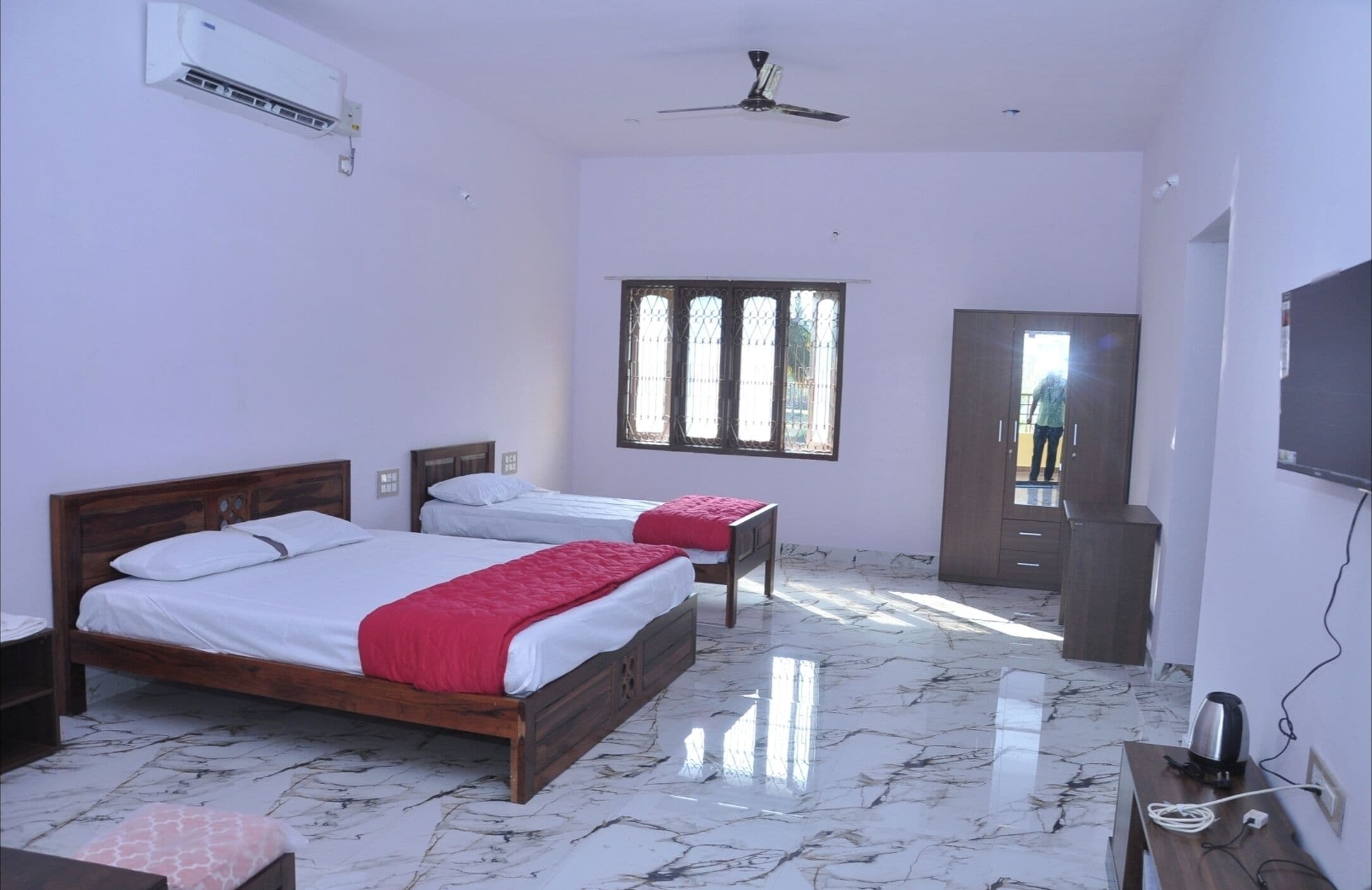 Elite Room | Ruang kerja komputer riba, langsir/tirai gelap terus, Wi-fi percuma 