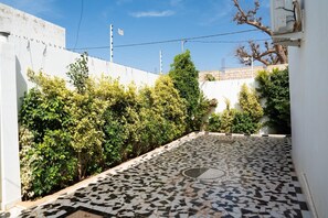 Property grounds - Villa with private pool in Saly, 6 minutes from the sea, next to the Lycée Jacques Prévert (M'bour)