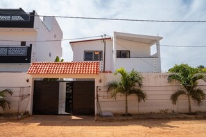 Exterior - Villa with private pool in Saly, 6 minutes from the sea, next to the Lycée Jacques Prévert (M'bour)