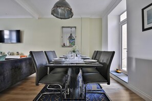 House (Neath Valley – Family Haven near Wa) | Dining - Neath Valley Family Haven Near Waterfalls (Neath)