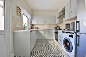 Private kitchen - Neath Valley Family Haven Near Waterfalls (Neath)