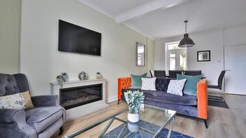 House (Neath Valley – Family Haven near Wa) | Living room | TV
