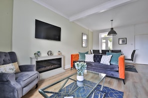 Casa (Neath Valley – Family Haven near Wa) | Sala de estar | Televisión 