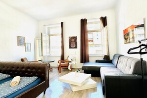 Living area - Comfortable Studio Stay | Close to FAC Platz (Vienna)