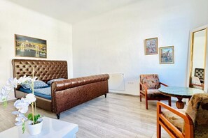 Living area - Comfortable Studio Stay | Close to FAC Platz (Vienna)