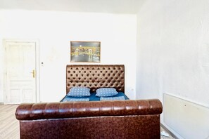 1 bedroom, bed sheets - Comfortable Studio Stay | Close to FAC Platz (Vienna)