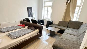 1 bedroom, bed sheets
