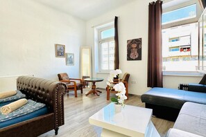 Living area - Comfortable Studio Stay | Close to FAC Platz (Vienna)