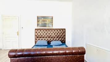 1 bedroom, bed sheets