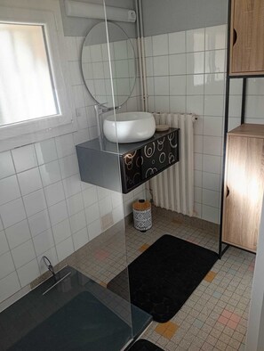 Shower, towels, soap, toilet paper