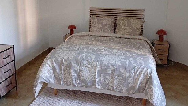 2 bedrooms, bed sheets