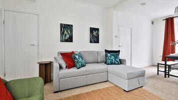 House (Charming 3 Bed Home Near Caerphilly C) | Living room