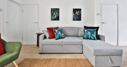 Charming 3 Bed Home Near Caerphilly Castle