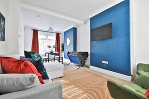 House (Charming 3 Bed Home Near Caerphilly C) | Living room
