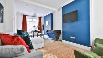 House (Charming 3 Bed Home Near Caerphilly C) | Living room