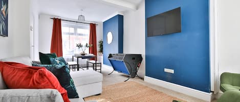 House (Charming 3 Bed Home Near Caerphilly C) | Living room