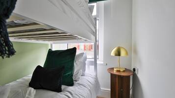 House (Charming 3 Bed Home Near Caerphilly C)