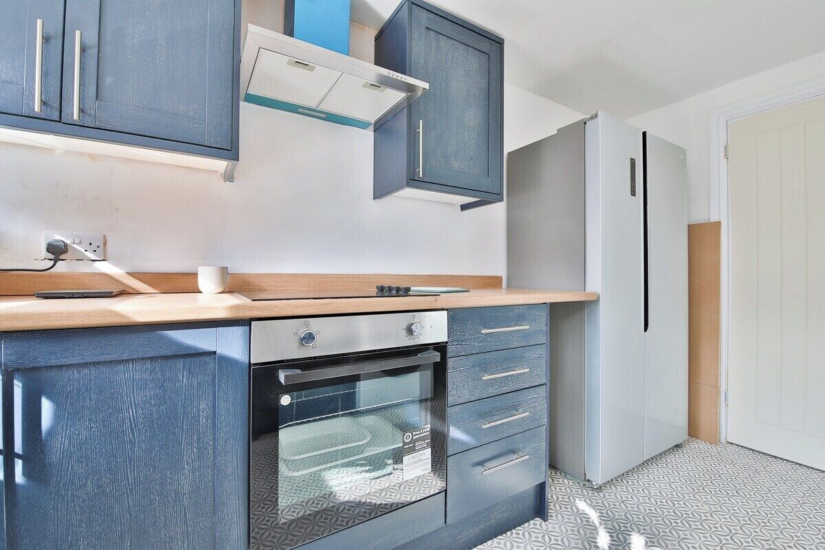 House (Charming 3 Bed Home Near Caerphilly C) | Private kitchen