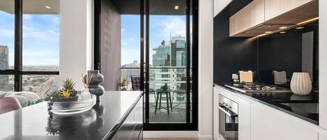 Microondas, horno, placa de cocina, lavavajillas