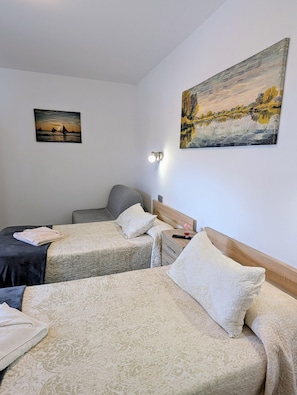 Iron/ironing board, free WiFi, bed sheets
