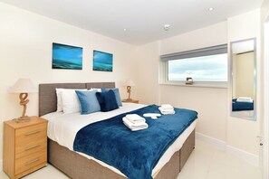 Apartment (Impressive Beach View Duplex Penthous) | 3 bedrooms, free WiFi - Impressive Beach View Duplex Penthouse (Swansea)