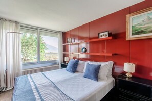 2 Schlafzimmer, Bügeleisen/Bügelbrett