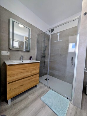 Shower, hair dryer, towels - Garachico - CHC - Penthouse Seamount View (Garachico)