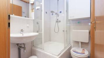 Apartment | Bathroom | Towels