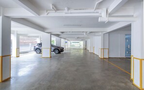 المنطقة المحيطة بالمنشأة