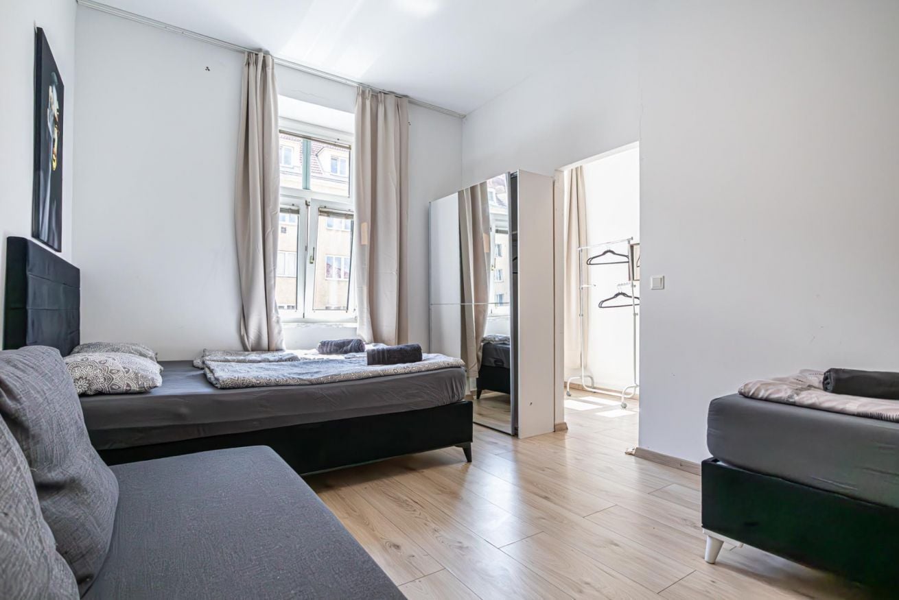 2 bedrooms, bed sheets