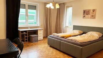 6 bedrooms, bed sheets