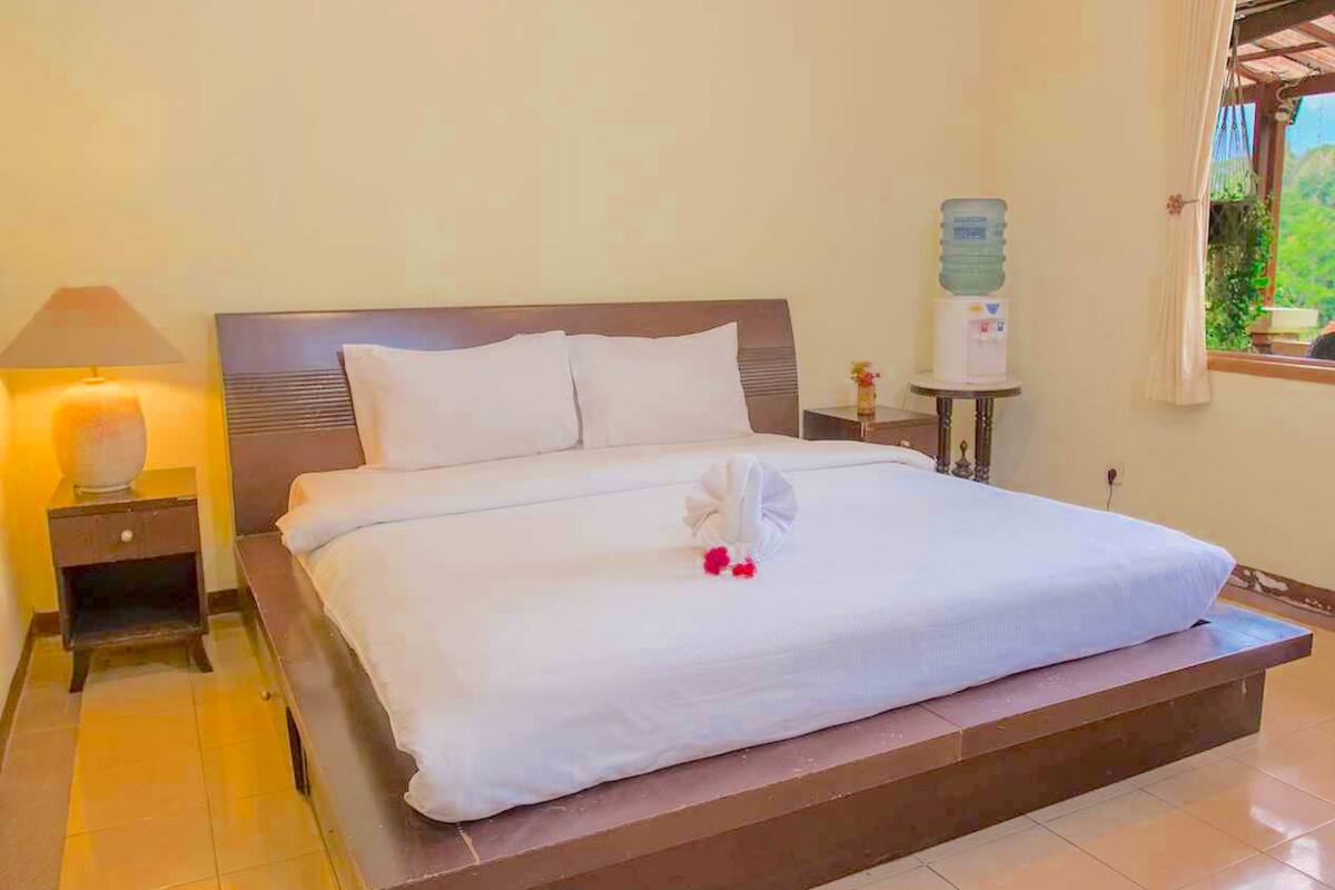 Quarto superior, 1 cama de casal | Wi-Fi de cortesia, roupa de cama