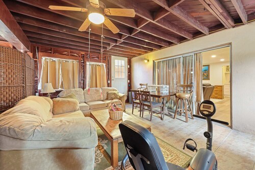 Private Spacious Full Bed Studio