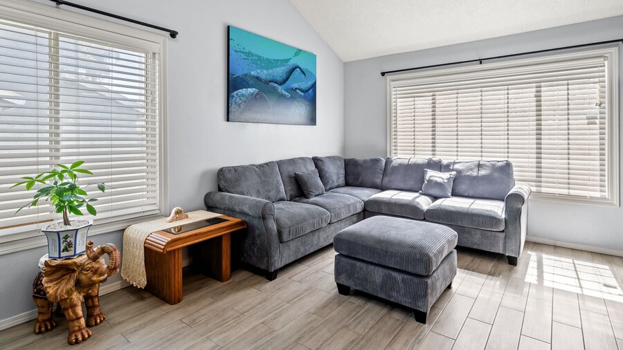 Near ONT Ontario Oasis Designer Home w Garden Park