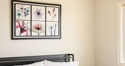 Near ONT Ontario Oasis Designer Home w Garden Park