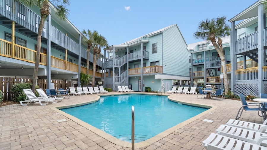 Beach Access Condo Pool Walk to Hangout