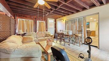 Télévision, cheminée