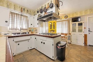 Fridge, microwave, oven, stovetop - Stay at Grandmas Entire Home with Yard & Balcony (San Diego)