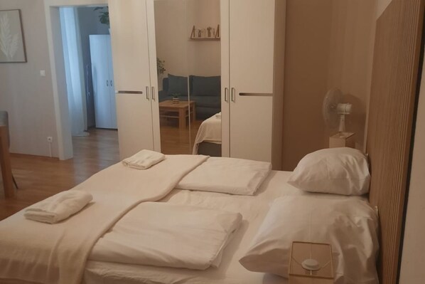 2 bedrooms, iron/ironing board, WiFi, bed sheets