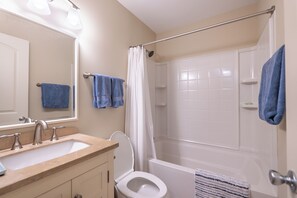 Haartrockner, Handtücher, Toilettenpapier