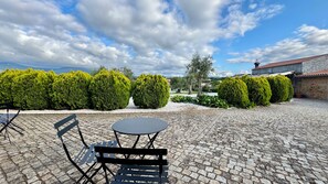 تناول الطعام بالخارج