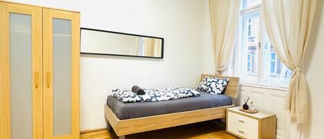 1 bedroom, bed sheets