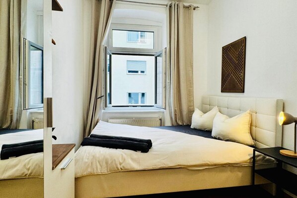 4 bedrooms, bed sheets