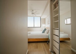2 habitaciones, escritorio, tabla de planchar con plancha y internet 