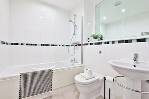 Apartment (Just Stay Wales Beautiful 1 Bed Flat ) | Bathroom - Just Stay Wales Beautiful 1 Bed Flat - Marina View (Swansea)