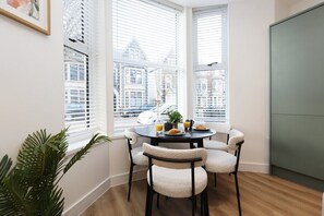 Exterior - Modern & Cosy 2 Bed Flat in Charming Roath (Cardiff)
