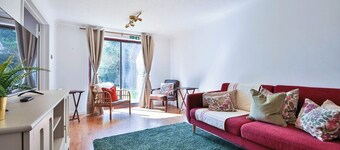 Homely 5 Bed House - 15 Mins to Cardiff City