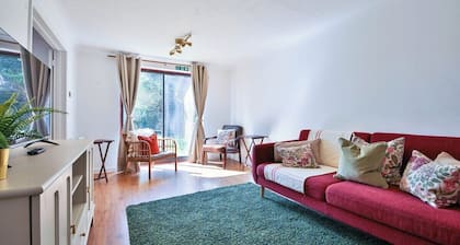 Homely 5 Bed House - 15 Mins to Cardiff City