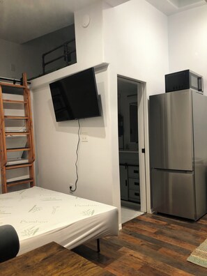 1 bedroom, WiFi - Minimalist retreat
Tiny guest home. (Taylorsville)